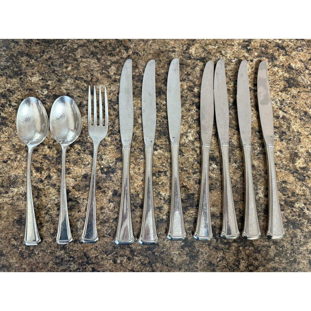 s.s.s. by Oneida Flatware Various Pieces 2 Spoons 1 Fork7‎ Knives